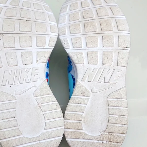 Nike Shoes - Picture 8 of 8